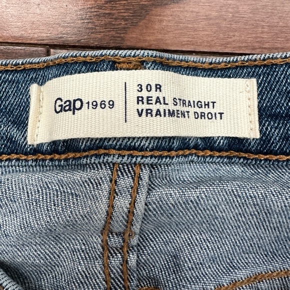 NWT GAP Straight Leg Mid Rise Jean - Picture 6 of 9